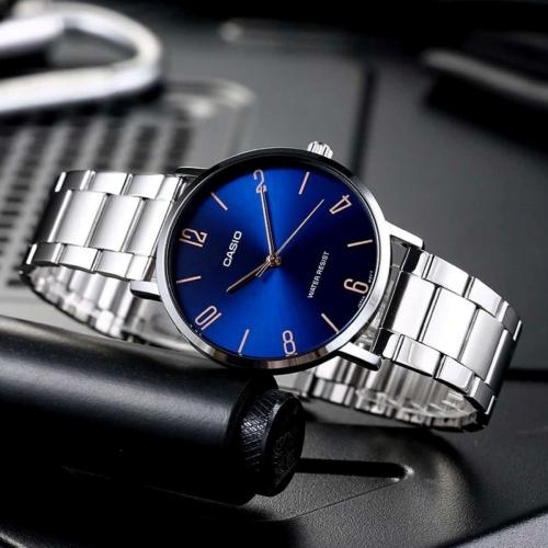 Casio Reloj de Acero Inoxidable MTP-VT01D - Plateado con Azul